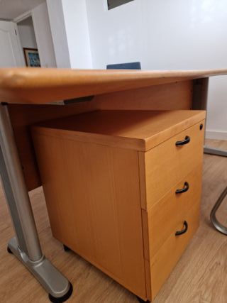 Mesa despacho y mueble auxiliar madera/metal