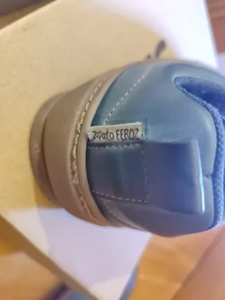 Zapatillas marca ZAPATO FEROZ Barefoot Azul y otro