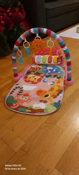 Gimnasio para bebé con piano y sonajeros
