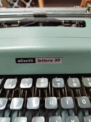 Máquina de escribir Olivetti Lettera 32