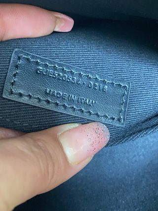 Bolso Saint Laurent azul con detalles dorados