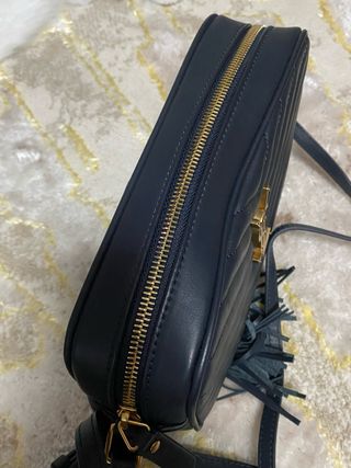 Bolso Saint Laurent azul con detalles dorados