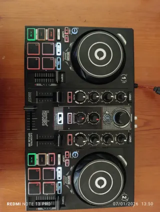 Controladora DJ Hercules DJControl Impulse 200