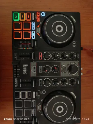 Controladora DJ Hercules DJControl Impulse 200