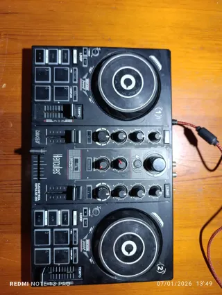Controladora DJ Hercules DJControl Impulse 200