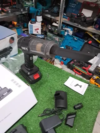 Aspirabriciole a doppia batteria