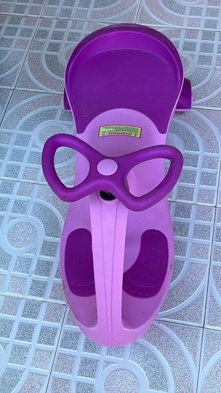 Dos Patinetes de paseo infantil