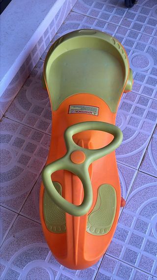 Dos Patinetes de paseo infantil