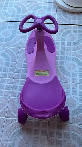 Dos Patinetes de paseo infantil