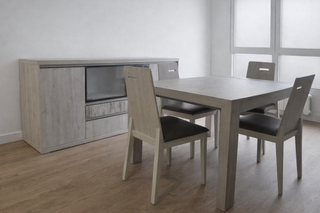 MESA comedor con 4 sillas + APARADOR