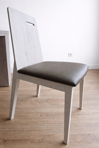 MESA comedor con 4 sillas + APARADOR