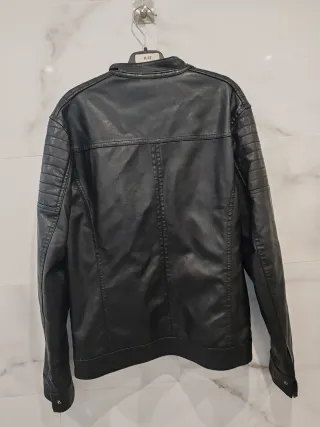 Chaqueta Negra Cuero Sintético Polyester