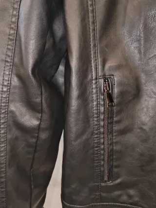 Chaqueta Negra Cuero Sintético Polyester