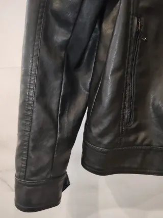 Chaqueta Negra Cuero Sintético Polyester