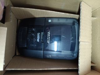 Brother QL700, Impresora de etiquetas profesional con tecnología térmica directa, con función "Conectar y Etiquetar"