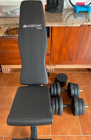 Banco de entrenamiento con pesas