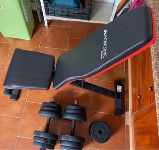 Banco de entrenamiento con pesas