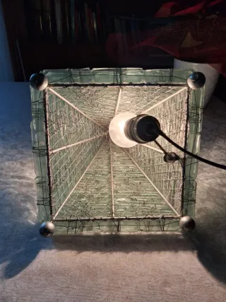 Lampada da tavolo piramide vintage in vetro verde