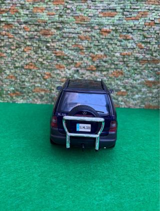 Mercedes-Benz ML 320 Maisto 1:18