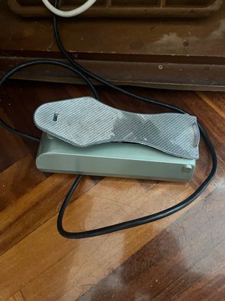 Máquina de coser Refrey Transforma con mueble