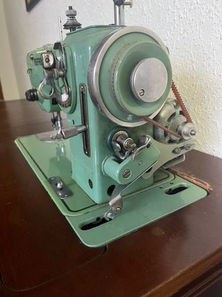 Máquina de coser Refrey Transforma con mueble