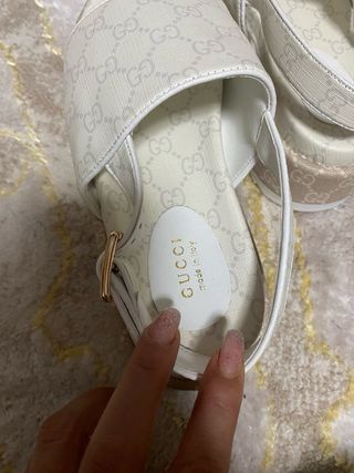 Sandalias Gucci Beige y Blancas