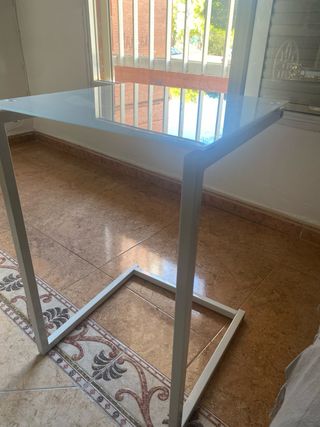 Mesa auxiliar cristal y metal