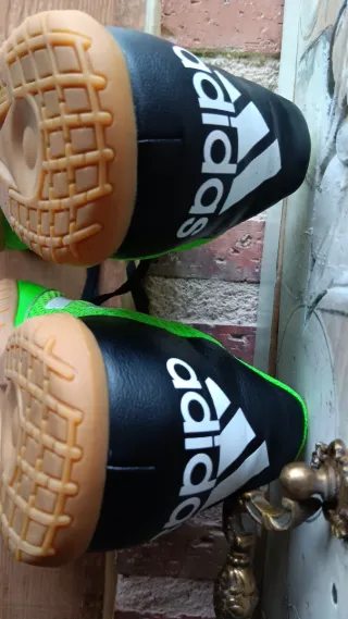 Zapatillas fútbol sala Adidas verdes y negras