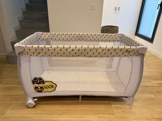 Cuna de viaje Asalvo con cambiador y colchón.