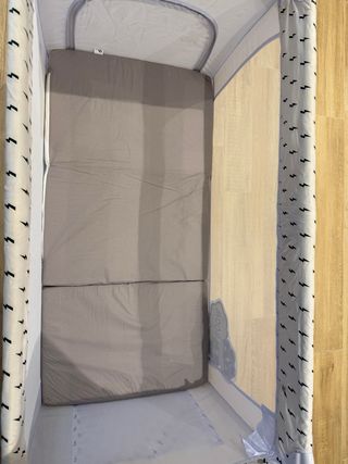 Cuna de viaje Asalvo con cambiador y colchón.