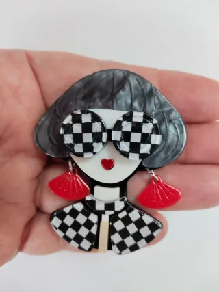 Broche estilo muñeca ajedrez