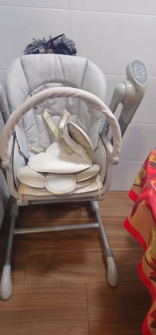 Mecedora y trona para bebés