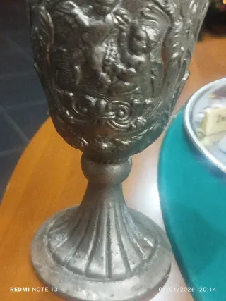 Vaso antico in peltro lavorato