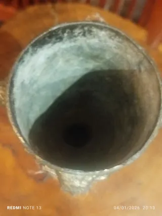 Vaso antico in peltro lavorato