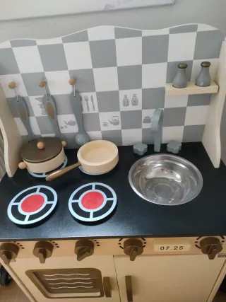 Cocina de juguete de madera