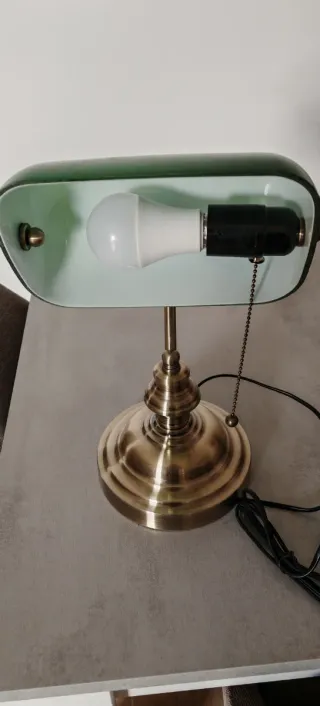 Lámpara de mesa vintage dorada y verde