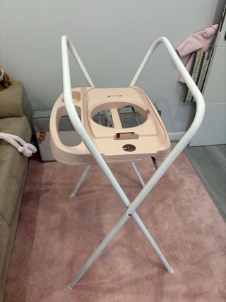 Bañera para bebé rosa con soporte