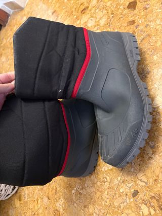 Botas de descanso Quechua negras y grises