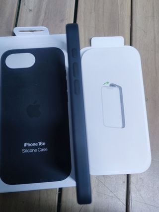 Funda de silicona para el iPhone 16e - Negro