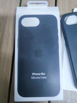 Funda de silicona para el iPhone 16e - Negro