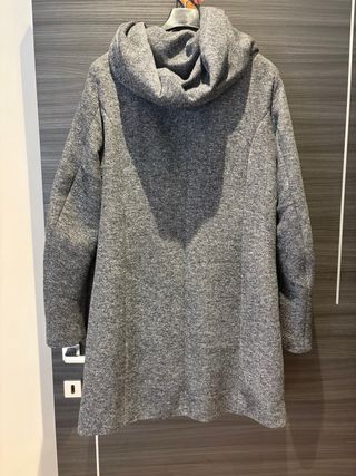 Cappotto grigio ONLY con cappuccio
