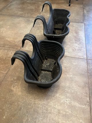 Vaso per piante da balcone nero