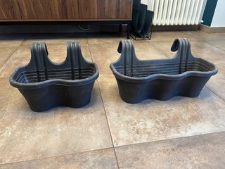 Vaso per piante da balcone nero