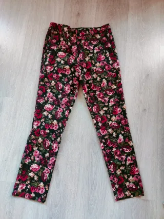 Pantalón NUEVO crop flores negro Talla M