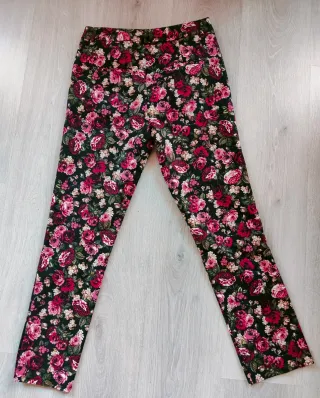 Pantalón NUEVO crop flores negro Talla M