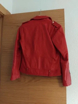 Chaqueta de cuero roja