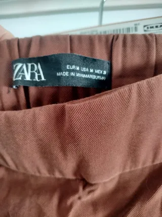 Pantalón marrón fresco y cómodo