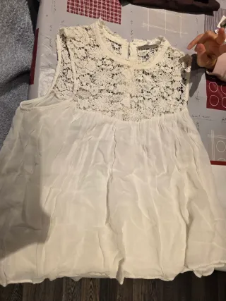 Blusa blanca con encaje