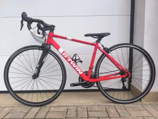 Bicicleta de carretera Btwin Roja
