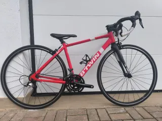 Bicicleta de carretera Btwin Roja